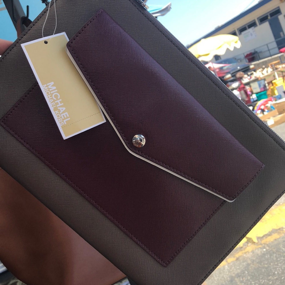Micheal kors clutch